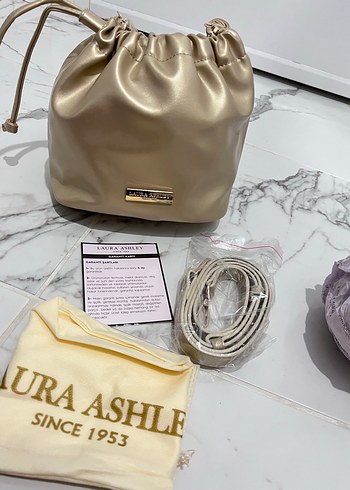 Parlak Altın Deri Kadın Çantası - Görsel 4