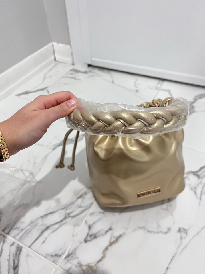 Parlak Altın Deri Kadın Çantası - Görsel 2