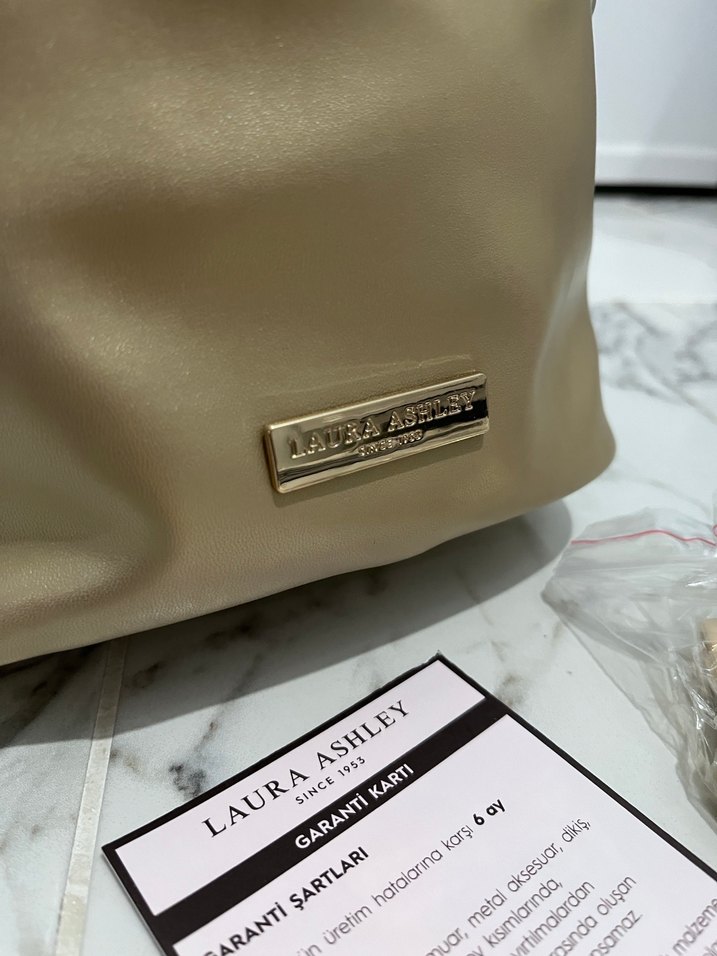 Parlak Altın Deri Kadın Çantası - Görsel 5