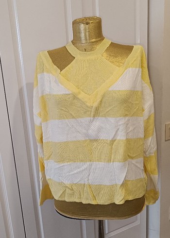 V Yaka Sarı Çizgili Kadın Kazak - Görsel 3