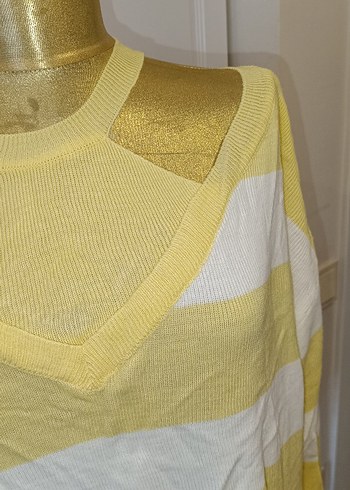 V Yaka Sarı Çizgili Kadın Kazak - Görsel 2