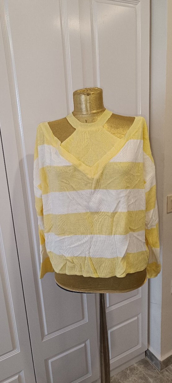 V Yaka Sarı Çizgili Kadın Kazak - Görsel 3