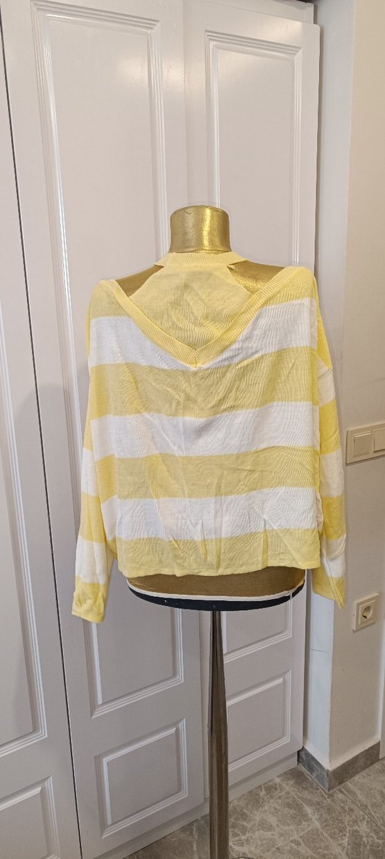 V Yaka Sarı Çizgili Kadın Kazak - Görsel 4