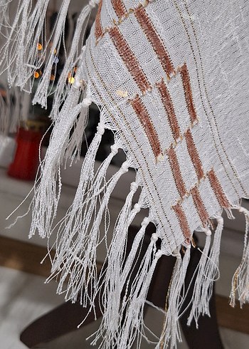 Nakışlı Beyaz Püsküllü Masa Örtüsü - Görsel 2