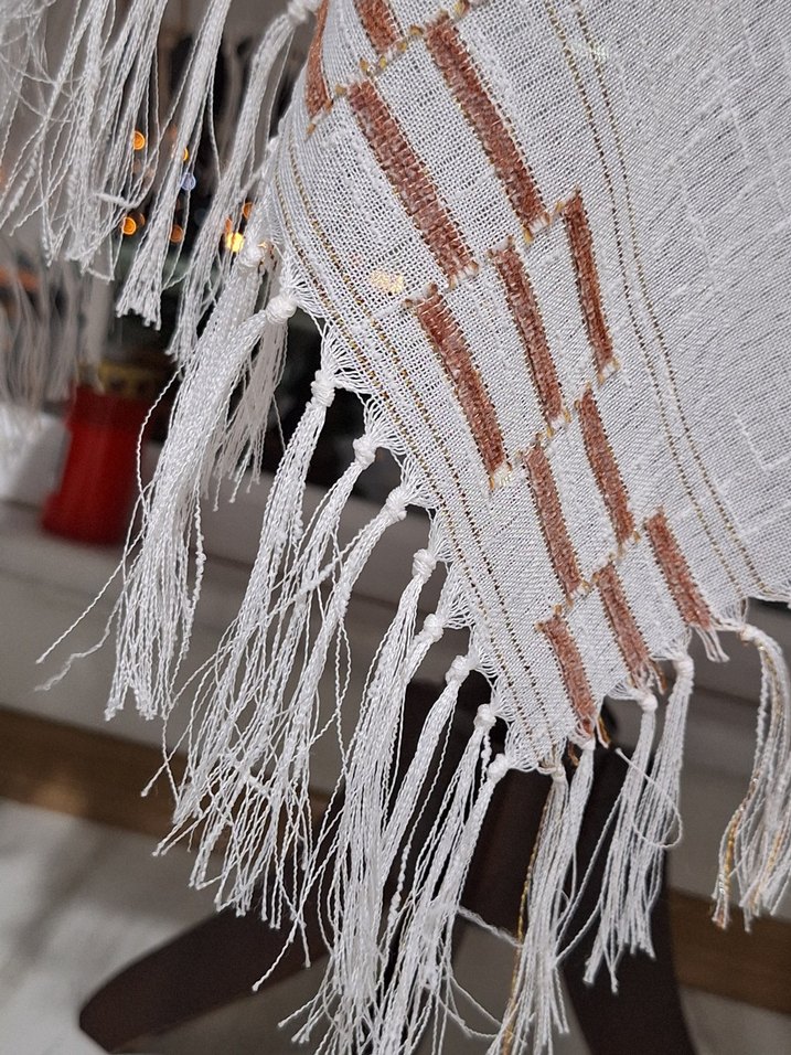 Nakışlı Beyaz Püsküllü Masa Örtüsü - Görsel 2