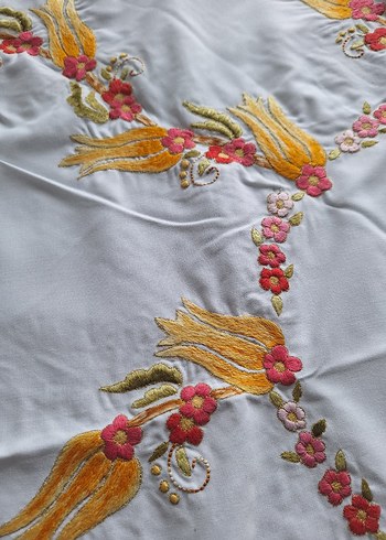 Nakışlı Bohem Renkli Beyaz Masa Örtüsü 1m.46cm - Görsel 4