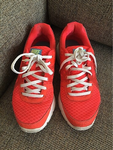 36 Beden kırmızı Renk Orijinal Nike Lunarlon Narçiçeği Yeni Spor Ayakkabı