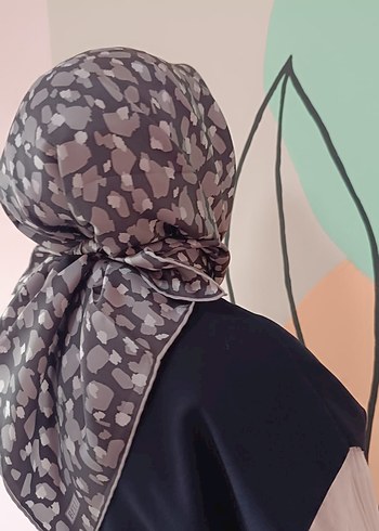 Armine Gri Desenli Kadın eşarp