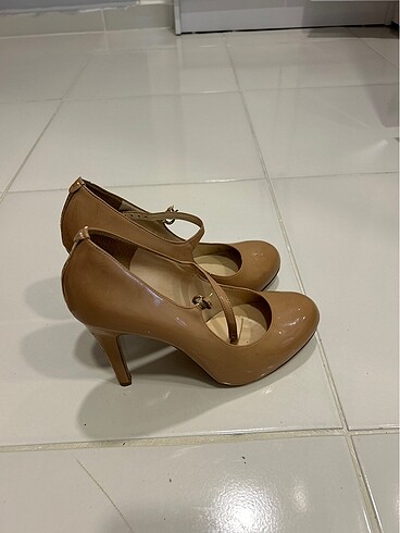 39 Beden camel Renk Guess topuklu ayakkabi