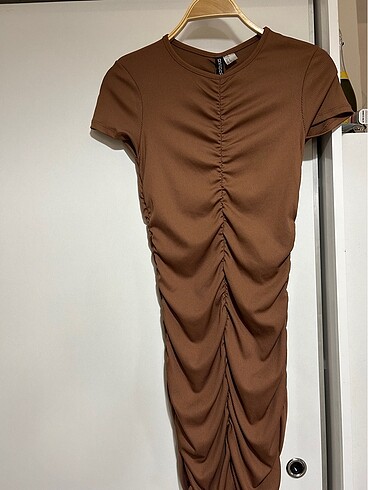 H&M drapeli elbise