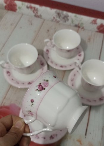 Pastel Çiçek Desenli Klasik Beyaz Fincan Takımı
