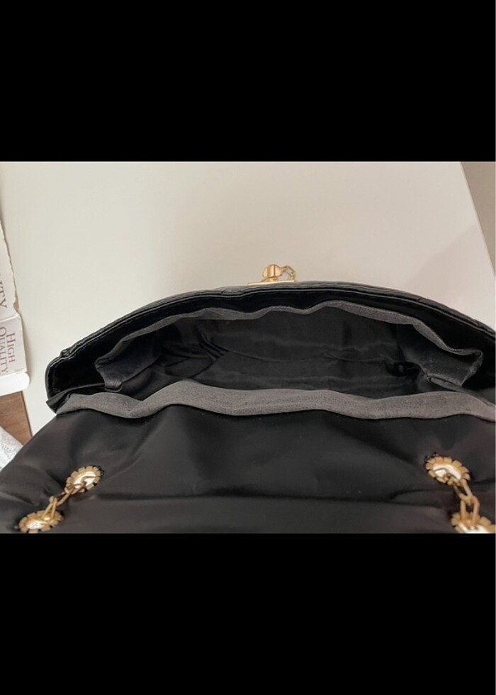 Siyah Çanta - Görsel 2