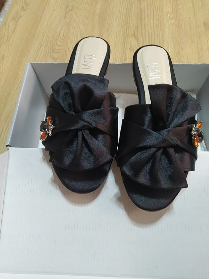 Fiyonk Detaylı Siyah Dolgu Topuk Terlik - Görsel 5