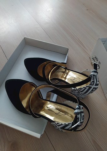 Kemerli, Yılan Desenli Kadın Topuklu Ayakkabı - Görsel 2