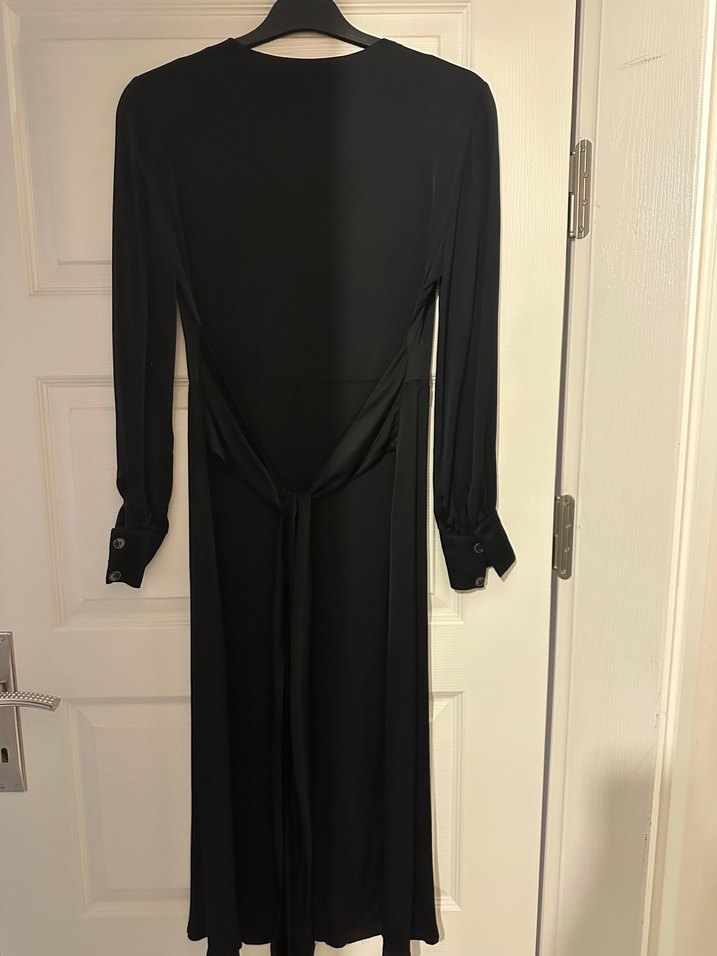 ADL siyah midi boy saten dokulu elbise - Görsel 3