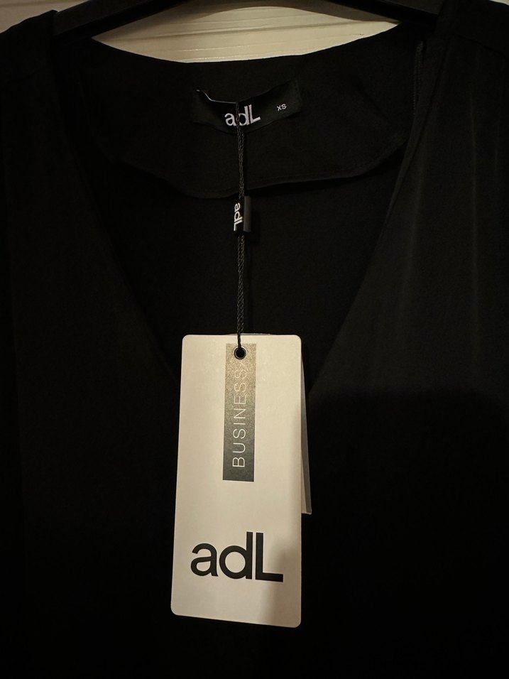 ADL siyah midi boy saten dokulu elbise - Görsel 5