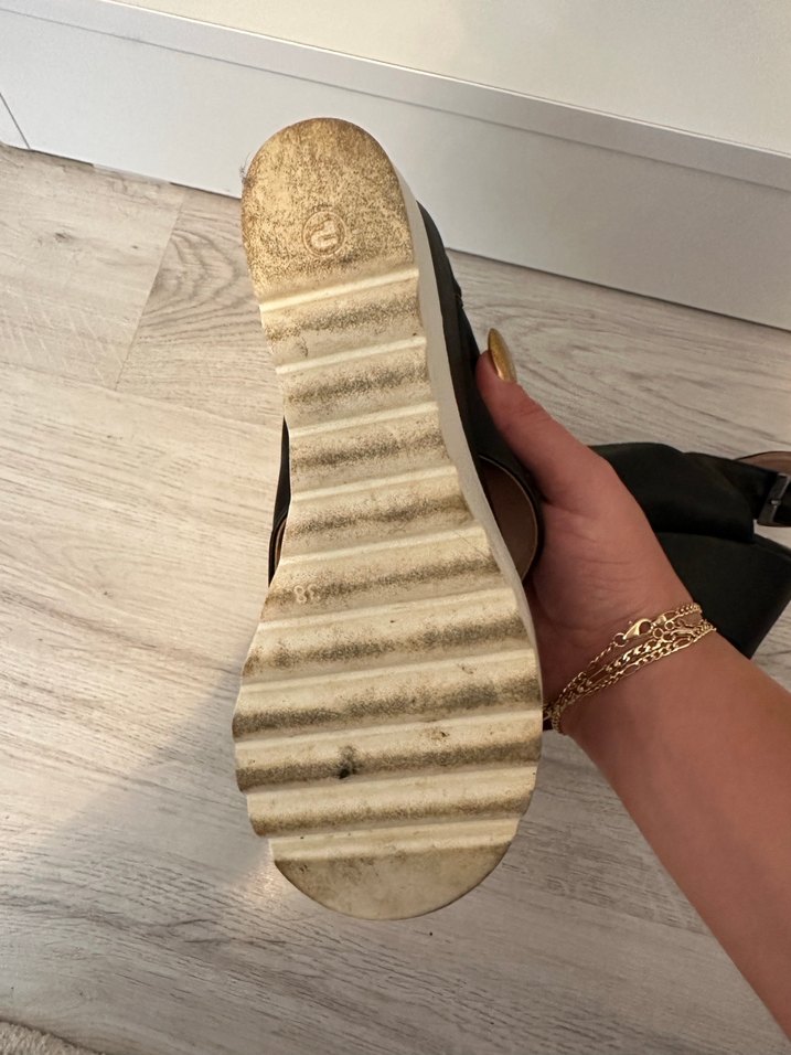 Siyah Tokalı Dolgu Topuklu Kadın Sandalet - Görsel 4