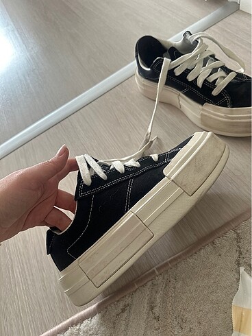 37,5 Beden Converse ayakkabı