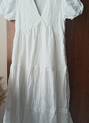 Beyaz midi boy elbise