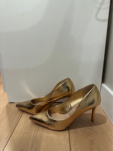 39 Beden Aldo Altin Rengi Stiletto