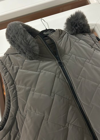 Gri Uzun Kürklü Kadın Yelek - Görsel 3