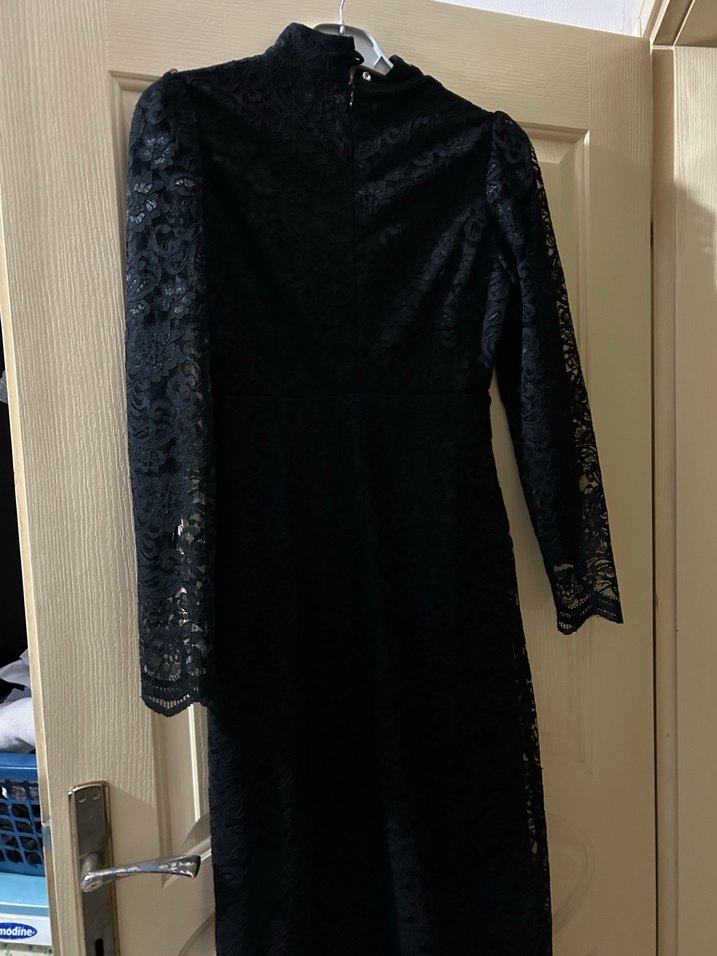 Dantel Detaylı Siyah Uzun Gotik Elbise - Görsel 4