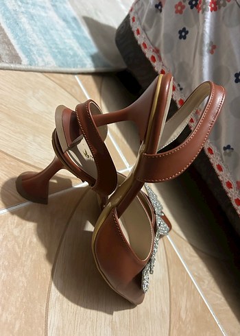 Modatrend Kahverengi Deri Kemerli Topuklu Ayakkabı - Görsel 4