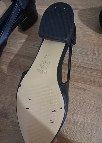 37 Beden Klasik Siyah Tokalı Kadın Topuklu Ayakkabı