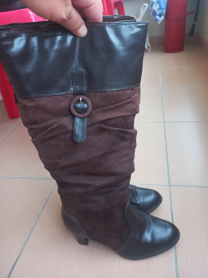 KAHVERENGİ SÜET GÖRÜNÜMLÜ TOKALI ÇİZME - Görsel 2