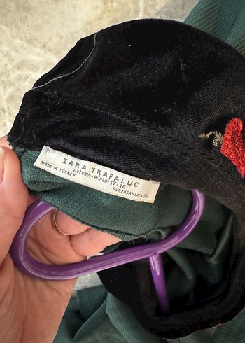 Zara Düğmeli Nakışlı Yeşil Kadın Gömlek