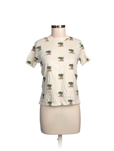 Pull and Bear T-shirt %70 İndirimli.
