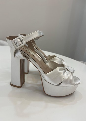 Fiyonk Detaylı Beyaz Platform Topuklu Abiye Ayakkabı - Görsel 3
