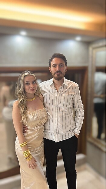 s Beden SATEN KUMAŞ YIRTMAÇLI MİDİ BOY ELBİSE