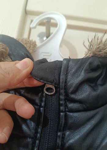 Kapüşonlu Siyah Deri Erkek Çocuk Mont - Görsel 4