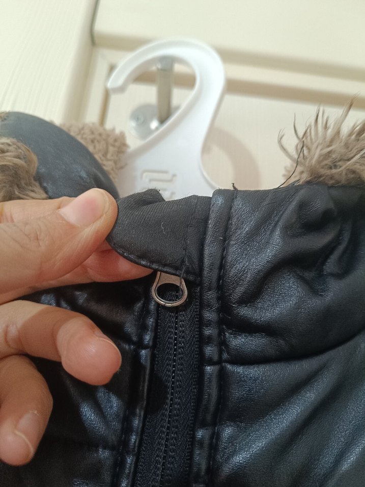 Kapüşonlu Siyah Deri Erkek Çocuk Mont - Görsel 4