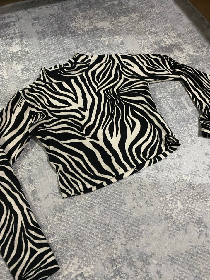 Zebra Desenli Uzun Kollu Boğazlı Bluz - Görsel 2