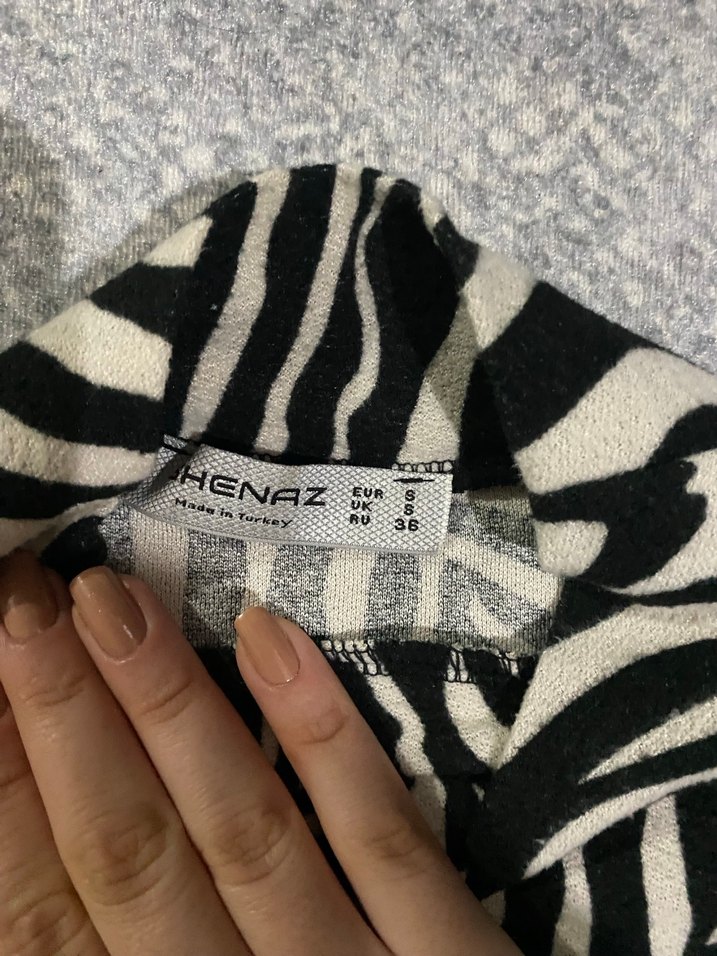 Zebra Desenli Uzun Kollu Boğazlı Bluz - Görsel 4