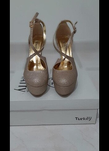 Topuklu ayakkabı 