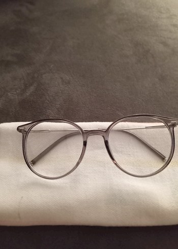 Şeffaf Gri Klasik Kadın Gözlüğü - Görsel 3