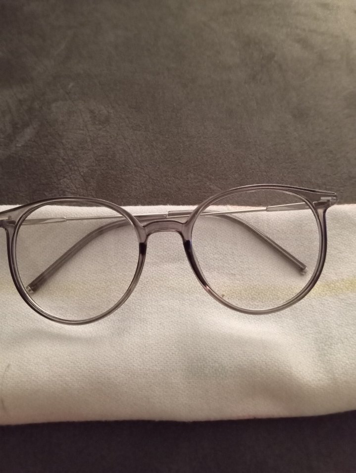 Şeffaf Gri Klasik Kadın Gözlüğü - Görsel 2
