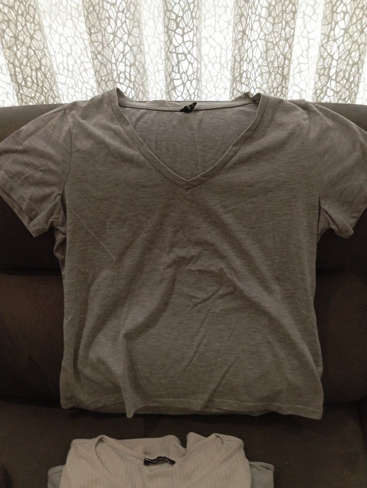 Gri V Yaka Keten Kadın Tişört - Görsel 2