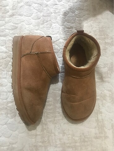 Midi boy ugg bot