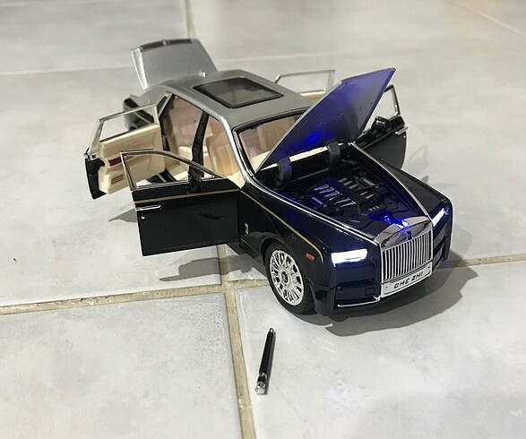 Rolls royse ışıklı oyuncak araba