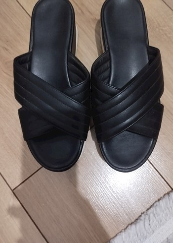 Siyah Kadın Dolgu Topuklu Sandalet - Görsel 2