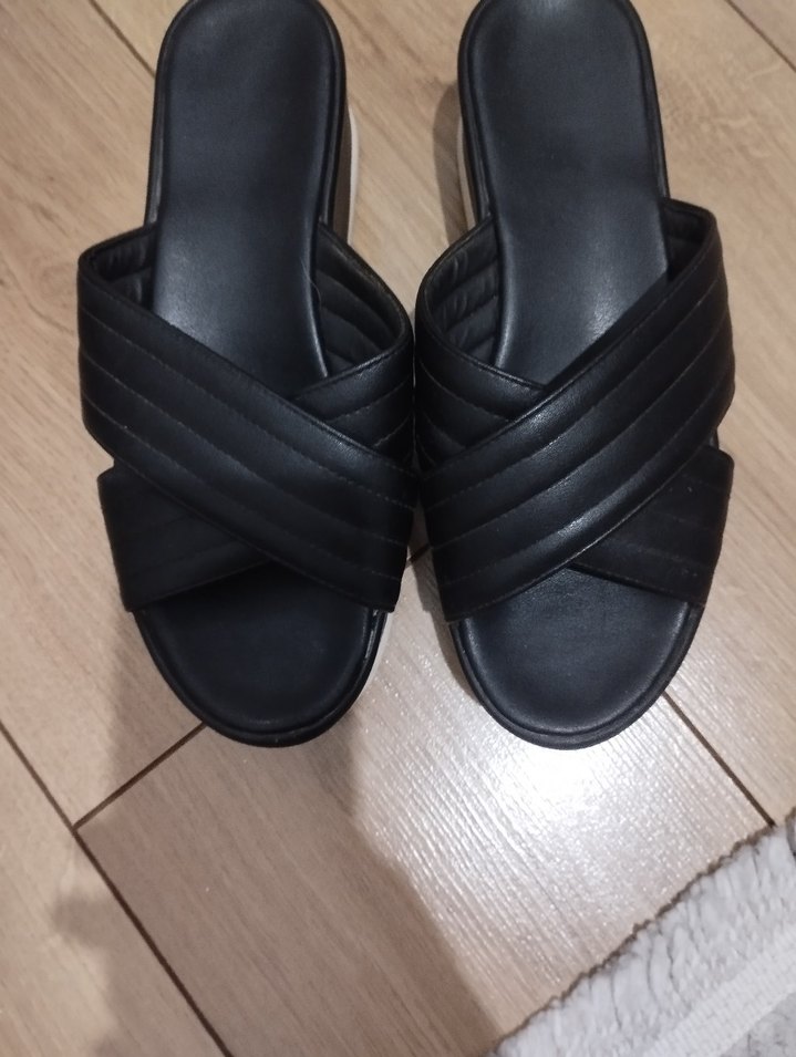 Siyah Kadın Dolgu Topuklu Sandalet - Görsel 2