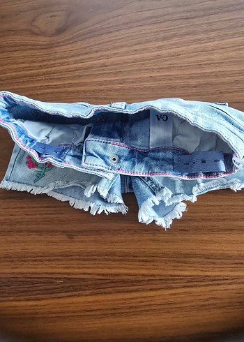 Nakışlı Mavi Kız Kot Şort - Görsel 5