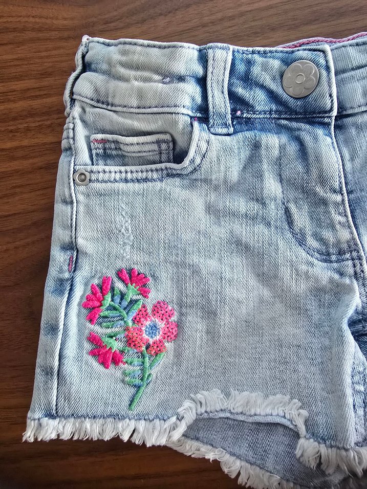 Nakışlı Mavi Kız Kot Şort - Görsel 4