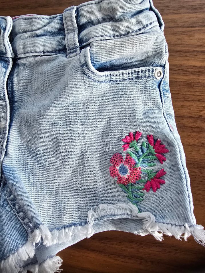 Nakışlı Mavi Kız Kot Şort - Görsel 3