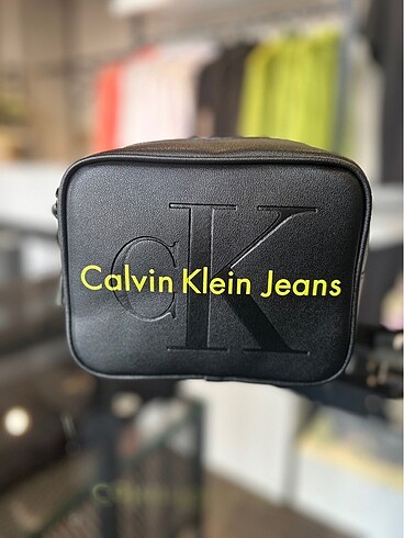 Calvin Klein çapraz