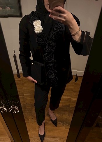 Zara Siyah Çiçekli Drapeli Kadın gömlek
